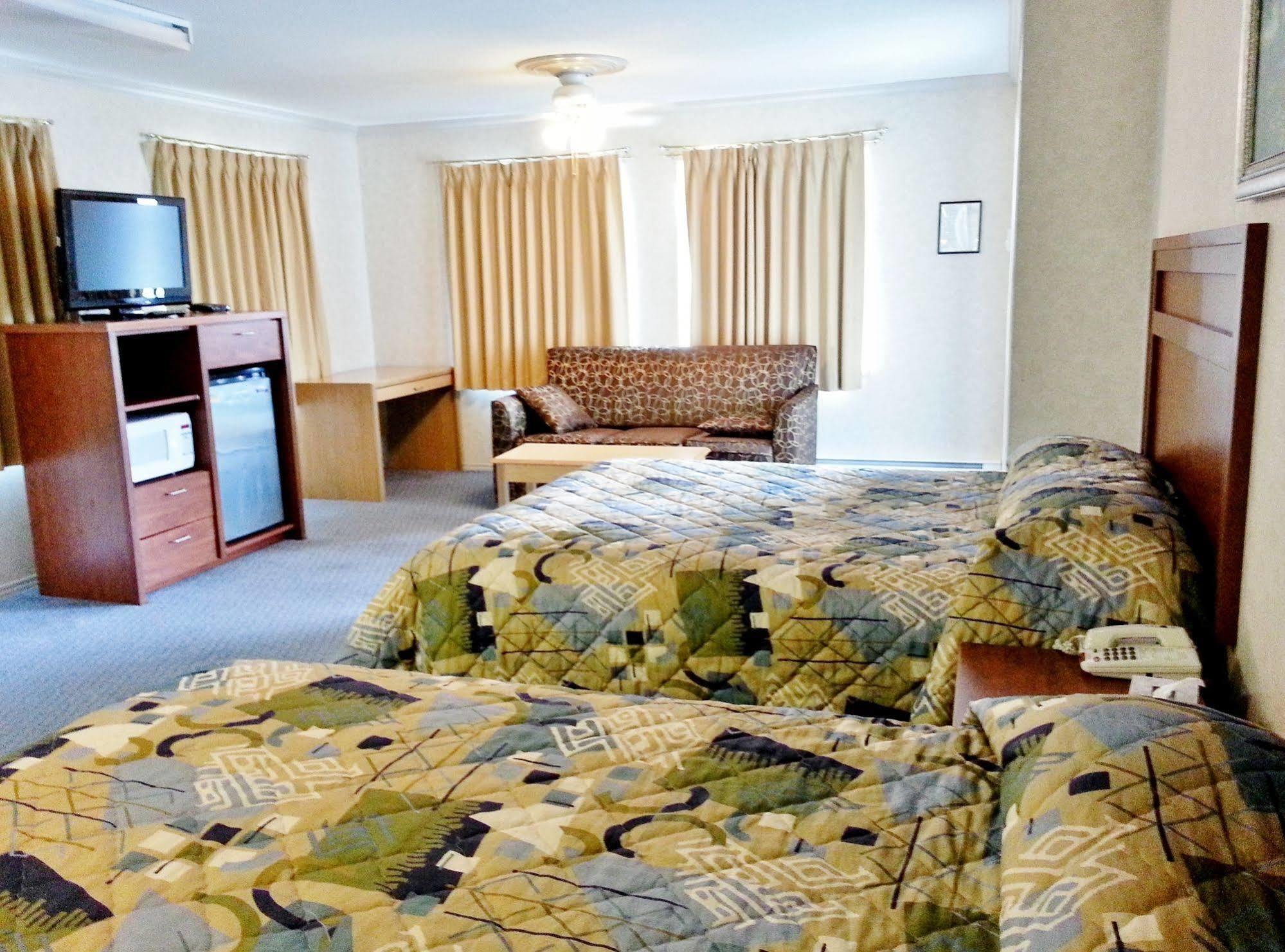 Alpine Motel Kamloops Dış mekan fotoğraf