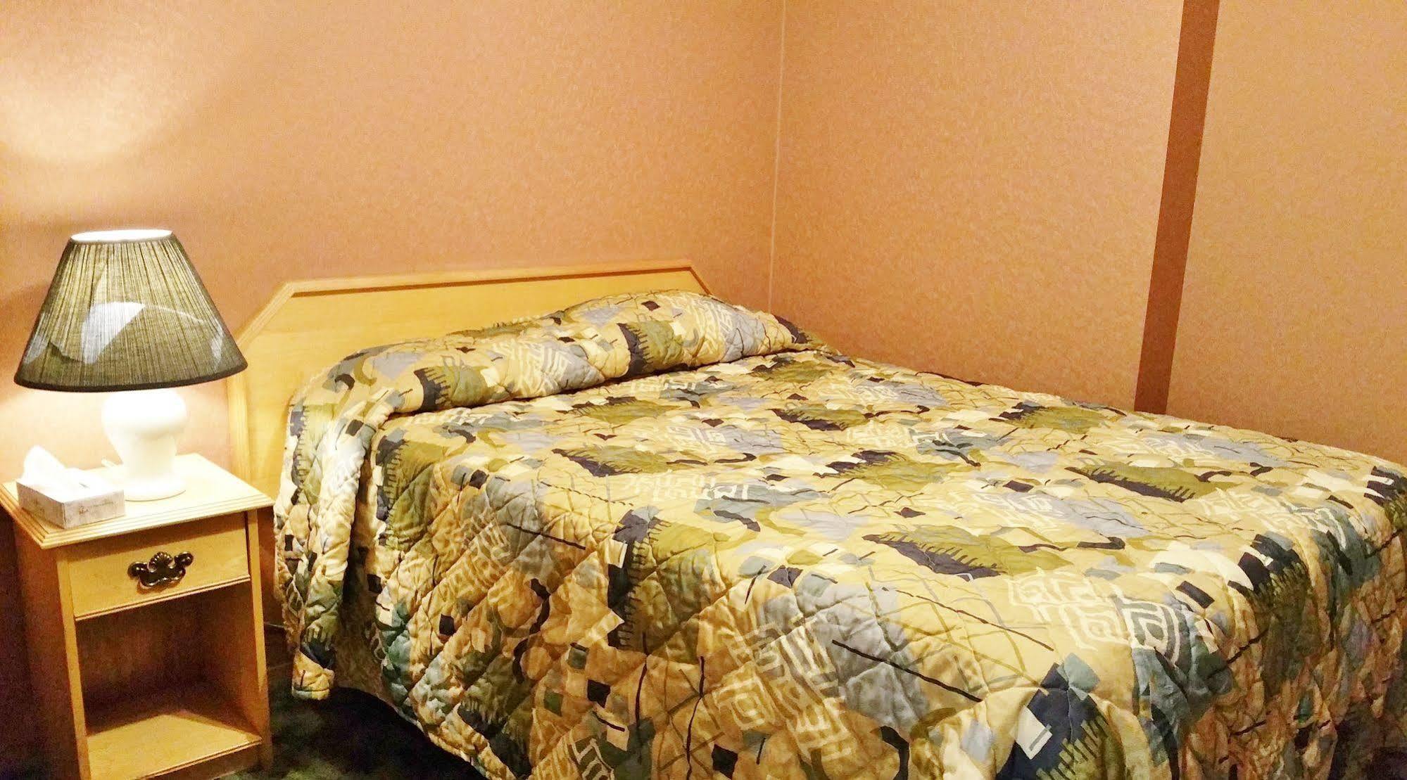 Alpine Motel Kamloops Dış mekan fotoğraf
